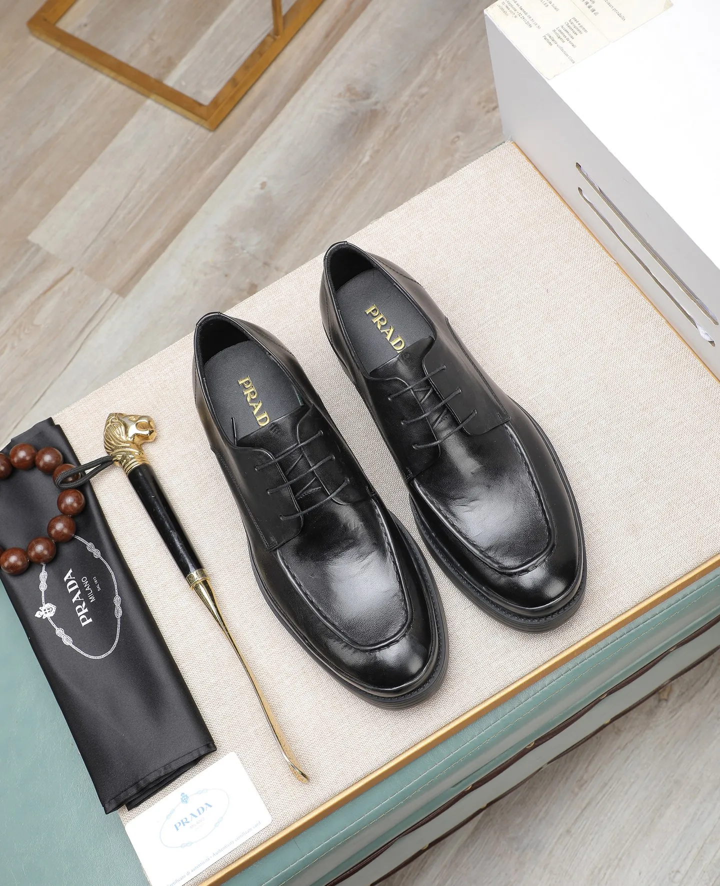 Men's men's shoes💰540 PRADA Prada's new spring casual leather shoes. Original purchase, development and production. Prada's men's classic series. Technical breathable fabrics with cowhide. Casual sports shoes. Casual shoes. Sports dad shoes combine high-tech breathable materials and cowhide. P's exclusive button decoration on the side. The outsole is full of P italic design and bright colors to show vitality and continue the brand design inspiration. Stroll around the city lightly and feel free and comfortable. Delivered in exquisite packaging 🛍📦 ▪️Fabric: original customized calfskin with breathable material ▪️Inner lining: cowhide lining ➕cowhide feet ▪️Outsole: open-molded TPU rubber material ▪️Sole thickness: 3.5CM ▪️Size: Men's 38-45 black, brown color available